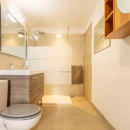 La Petite Baronne Saint-Hilaire-dʼOzilhan